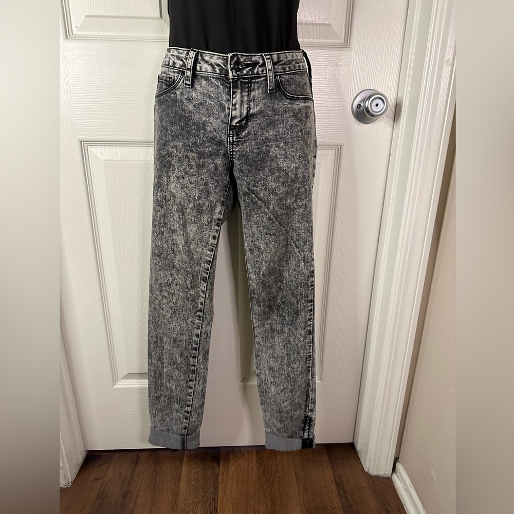 Bullhead black and grey acid wash stretchy jeans size 7